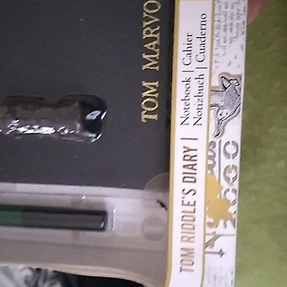 Harry Potter Tom Riddle's Diary and Invisible Ink Wand Pen - Picture 3 of 9